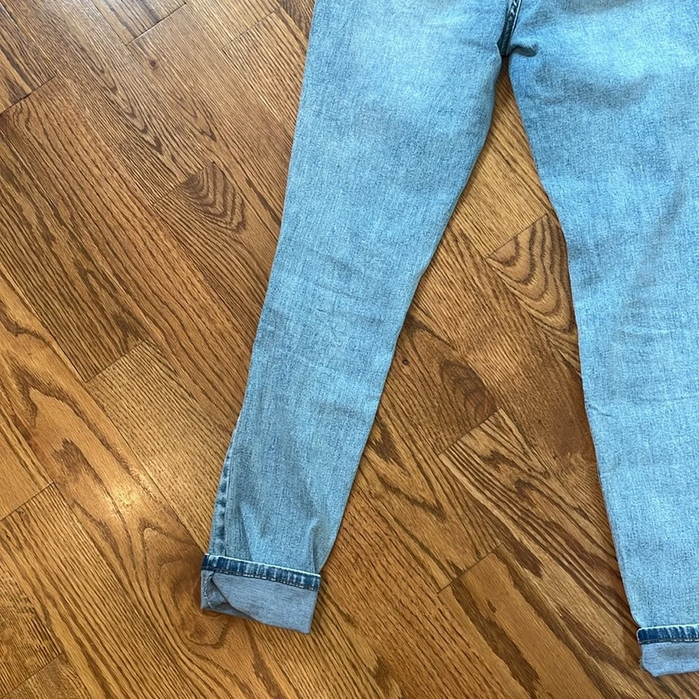 Women’s Wallflower Sassy High Rise Jeans. Size 7. Like New Condition.